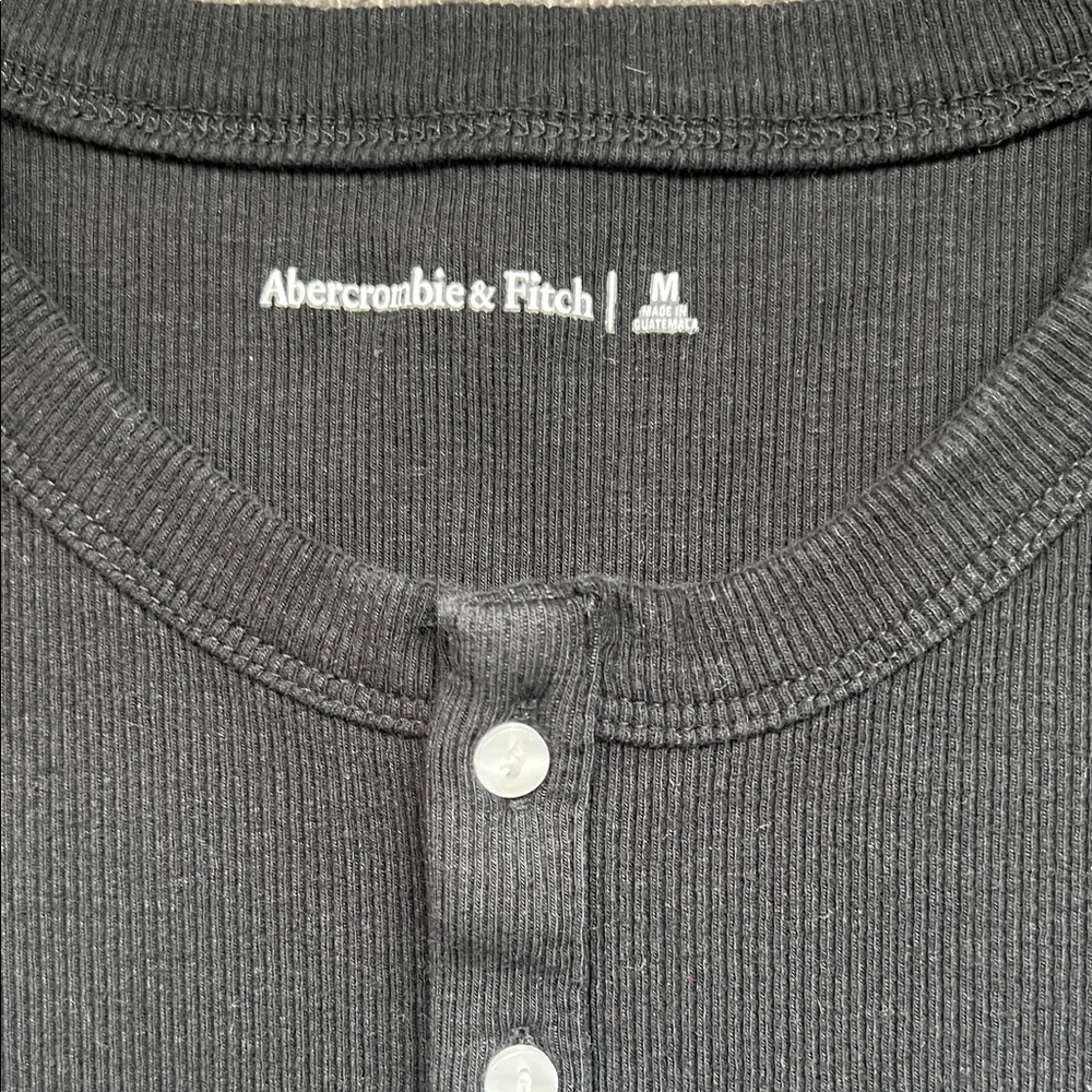 Abercrombie & Fitch Black Ribbed Sleeveless Button-Front Tank - Picture 2 of 3